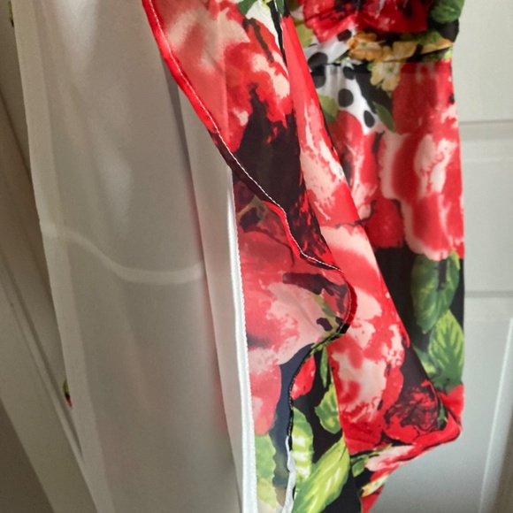 Madison Leigh Spring Flowy Dress Feminine Floral Size 10 Maxi Breezy and Light - Picture 4 of 8